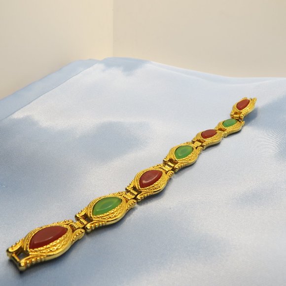 Jewelry - 18k Gold Jade Coral Bracelet